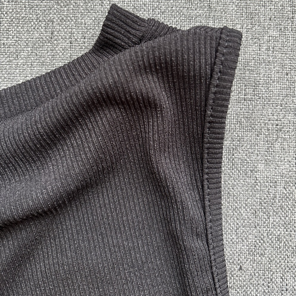 Demi Top Black - Picture 7 of 7